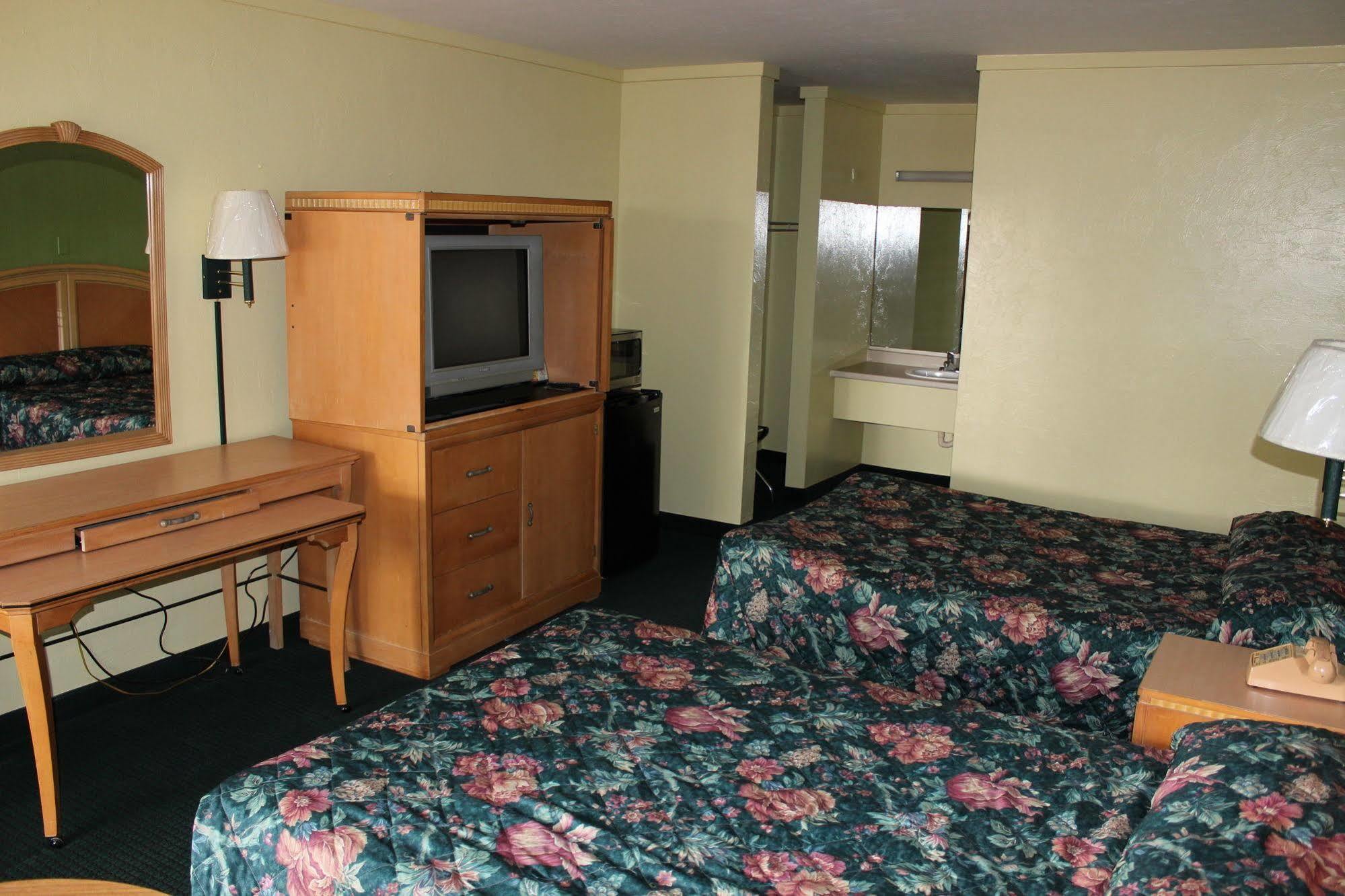 Travelers Inn Гейнсвилл Экстерьер фото