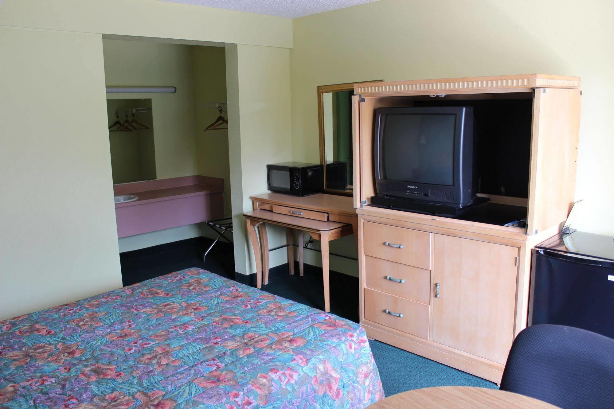 Travelers Inn Гейнсвилл Экстерьер фото